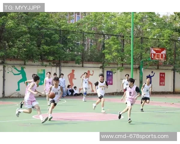 明星与同学们激情对决篮球场展现友谊与竞技精神的精彩瞬间